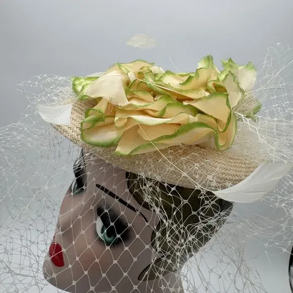Vtg Beige Hat with Flower Green Tips, Feathers, and Veil Netting Plaza Suite NY - Picture 3 of 8